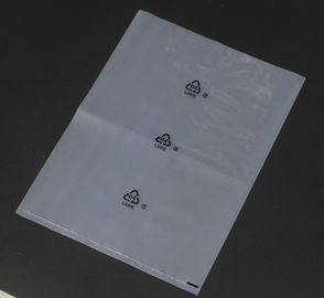 150 * 200 millimètres de PE en plastique de blanc imperméable de sachet avec le logo imprimé adapté aux besoins du client